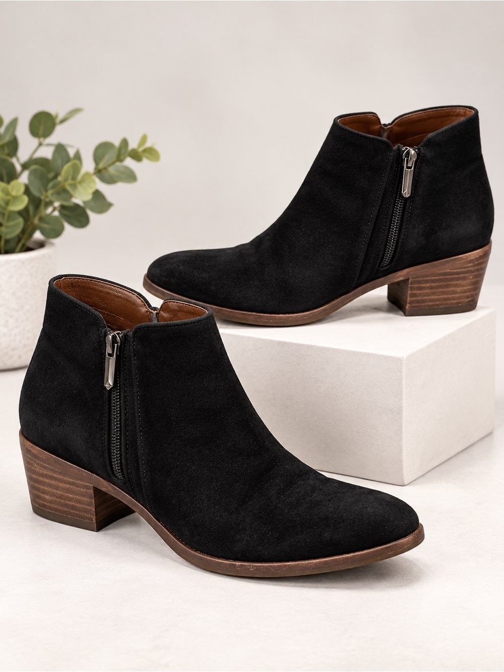 Sam Edelman Black Suede Ankle Side Zip Booties size 5.5